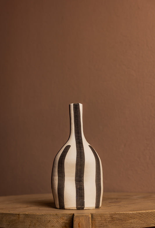 VAAS GESTREEPT ZWART