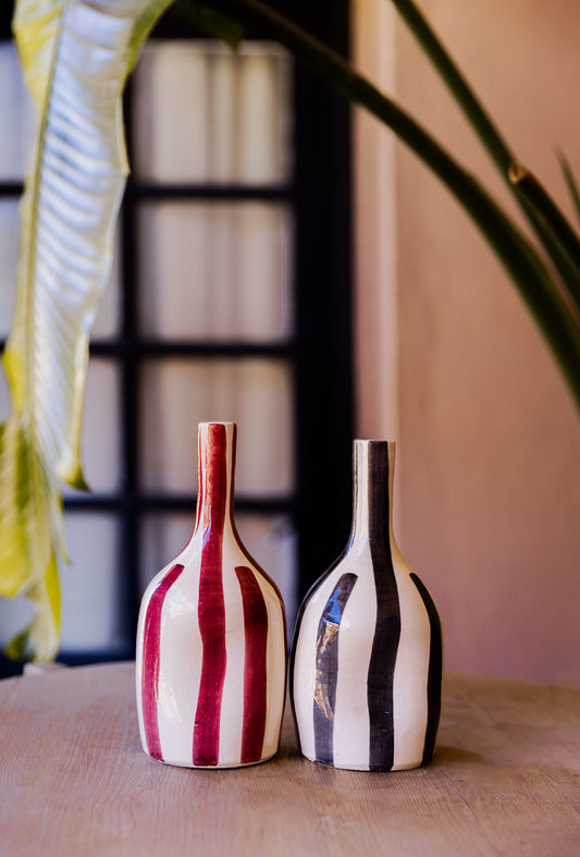 VAAS GESTREEPT ZWART