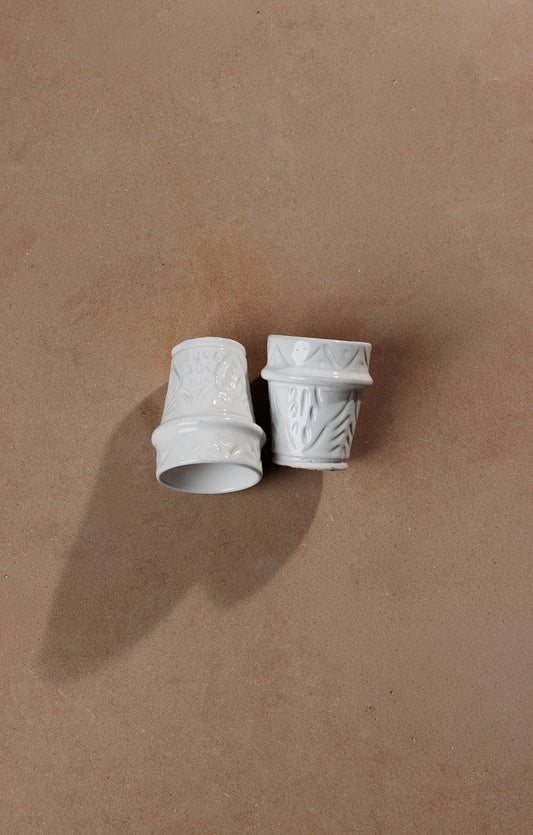 Set 2 witte keramieken glazen